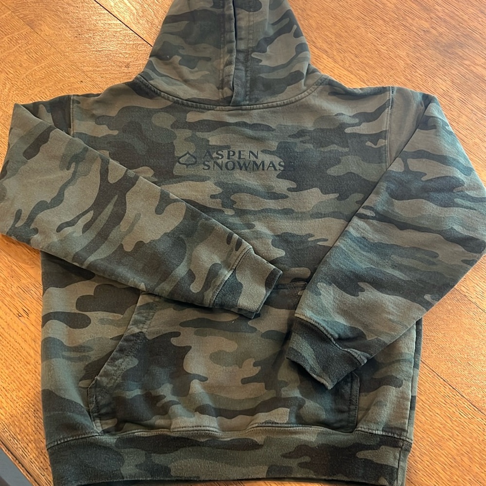 Boy’s Aspen Snowmass Camo hoodie size M